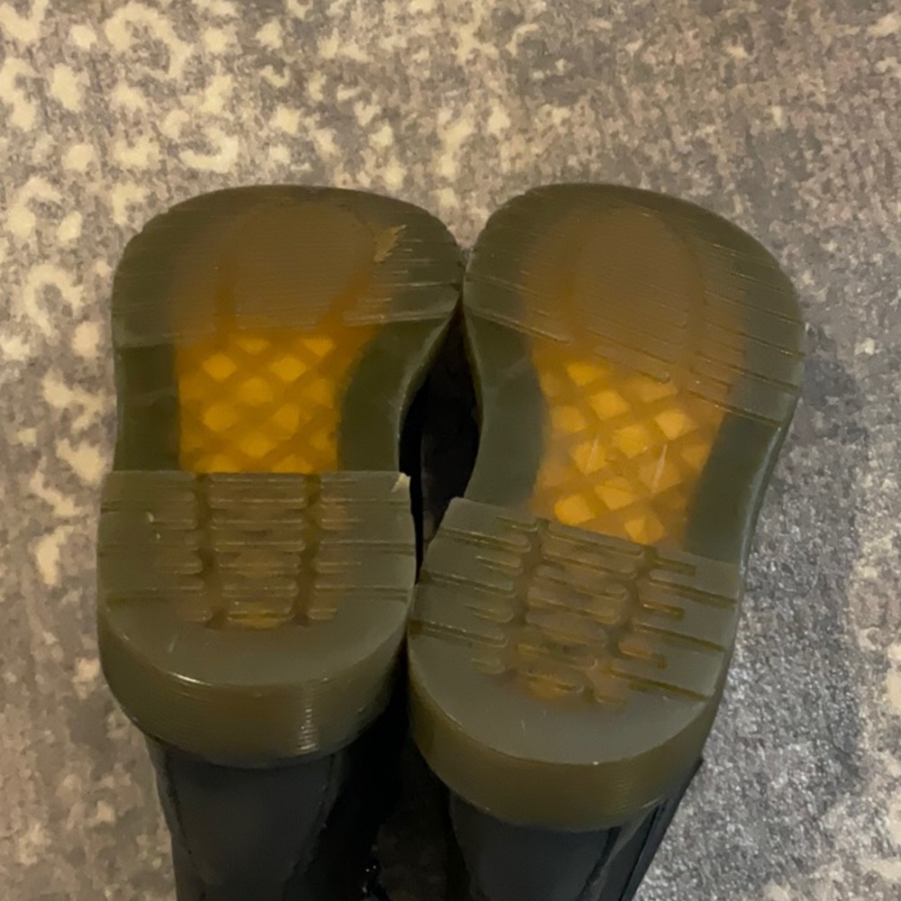 DR MARTENS KIDS SHOES SIZE 2 - Picture 6 of 12